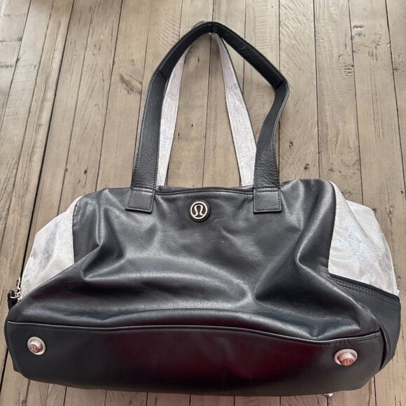 Lululemon Urban Sanctuary Bag Silver Black Metallic - Picture 7 of 11